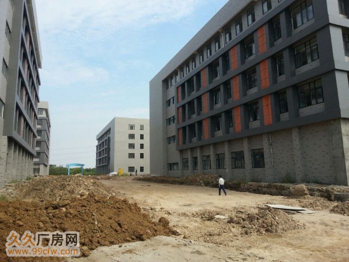 75米;本建筑为多层丙类厂房,耐火等级为二级,屋面二级防水;框架结构