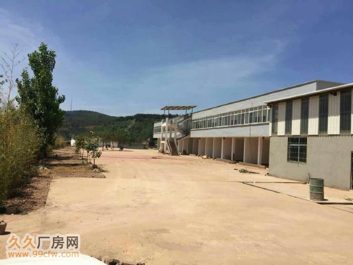 轿子雪山专线旁厂房空地出租