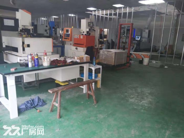 石牌镇一楼800平厂房出租无公摊无物业费证件