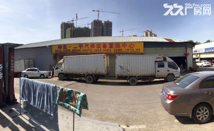 概况 照片 地图       汽配城配套仓库可做铺面可进超大货车!
