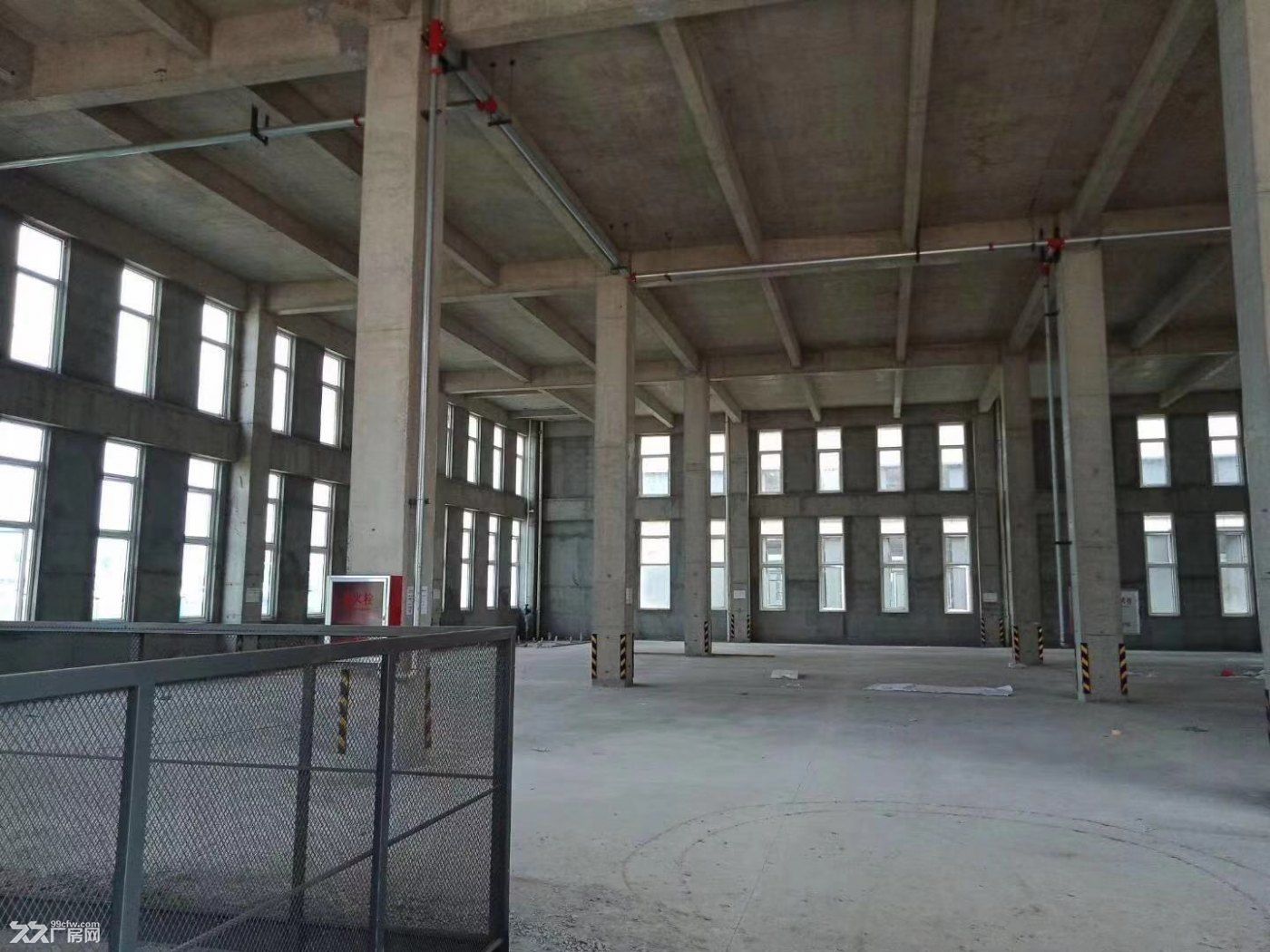 機(jī)場(chǎng)臨空經(jīng)濟(jì)區(qū) 600到6000平米廠房 可環(huán)評(píng) 可貸款-圖(1)