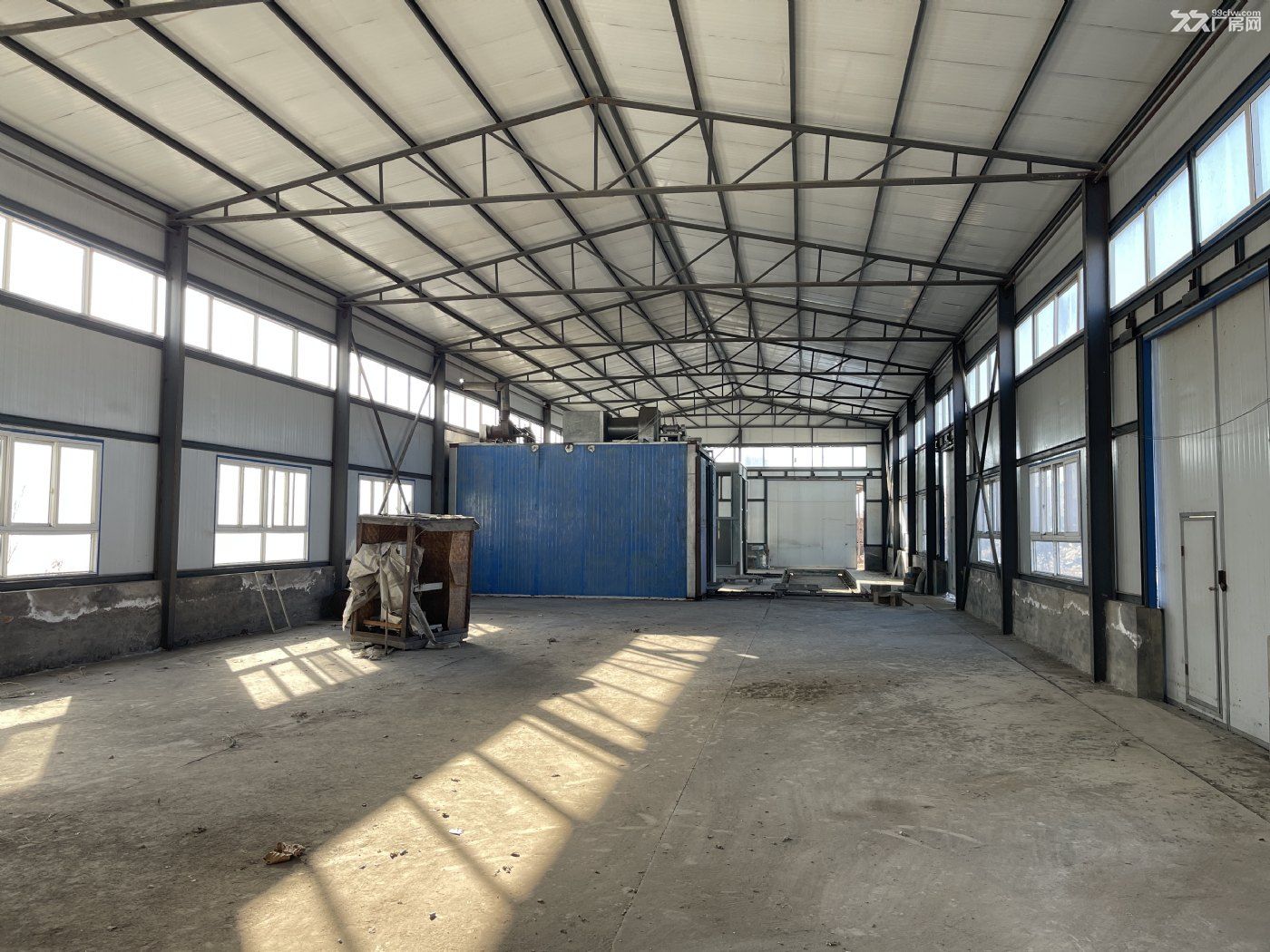 大廠房2000平,高度11米,兩個五噸行車,雙板保溫、水泥地面、廠房內(nèi)辦公住宿大-圖(1)