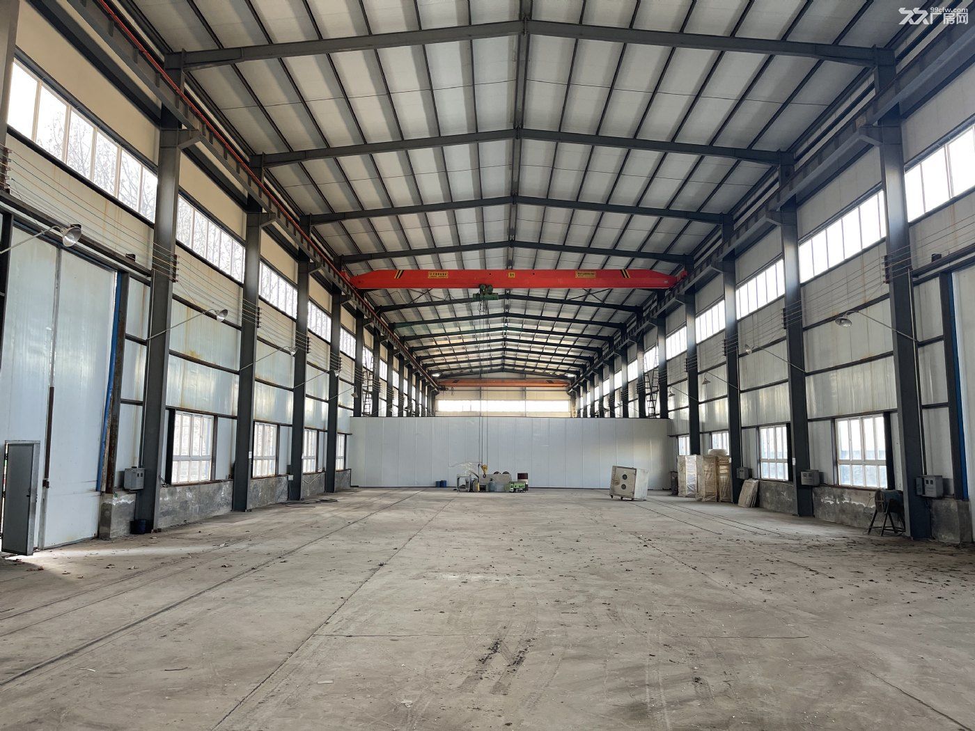 大廠房2000平,高度11米,兩個五噸行車,雙板保溫、水泥地面、廠房內(nèi)辦公住宿大-圖(3)