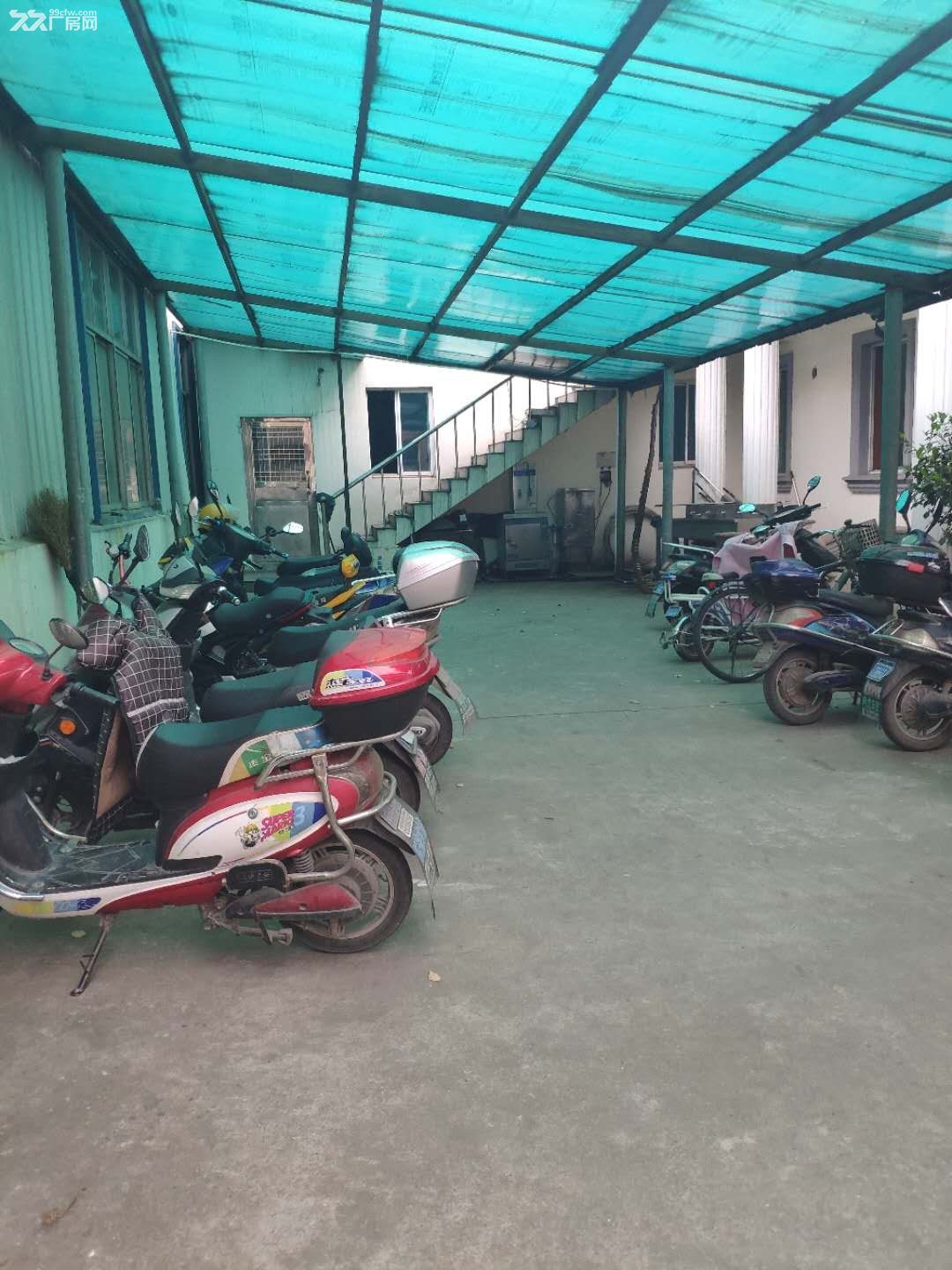 秦灶江通路邊上,660平機(jī)械廠房、配10T行車、17半掛進(jìn)出方便-圖(5)