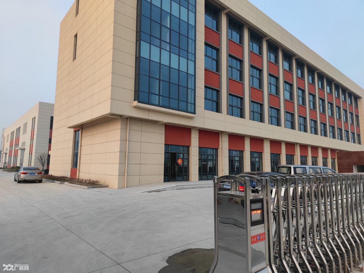 萬平標準廠房出租，可分租-圖（2）