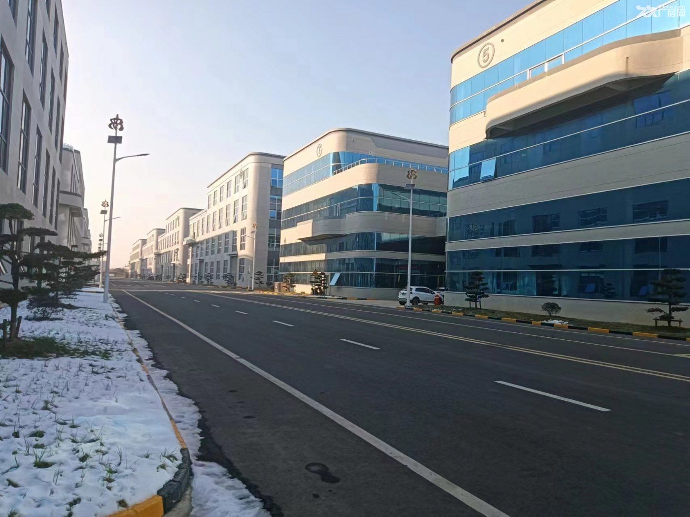 面積1000-12000平,層高12米標準廠房-圖(1)