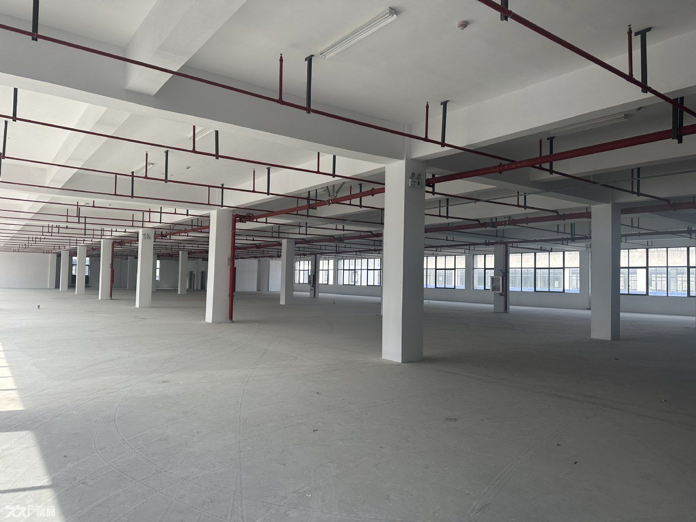 標(biāo)準(zhǔn)廠房1200平方,價(jià)格12-18不等,環(huán)境優(yōu)房租開票-圖(2)