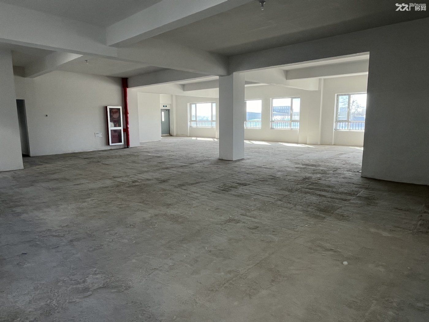 宏祥科創(chuàng)小鎮(zhèn)300平米平層出租，年租7萬，采光好通風(fēng)好-圖（7）