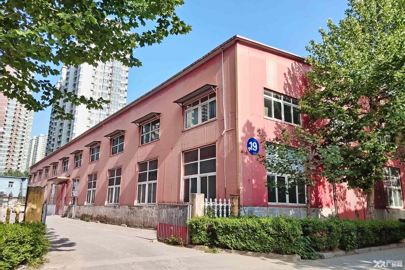 燕郊華隆工業(yè)園單層廠房出租-圖(1)